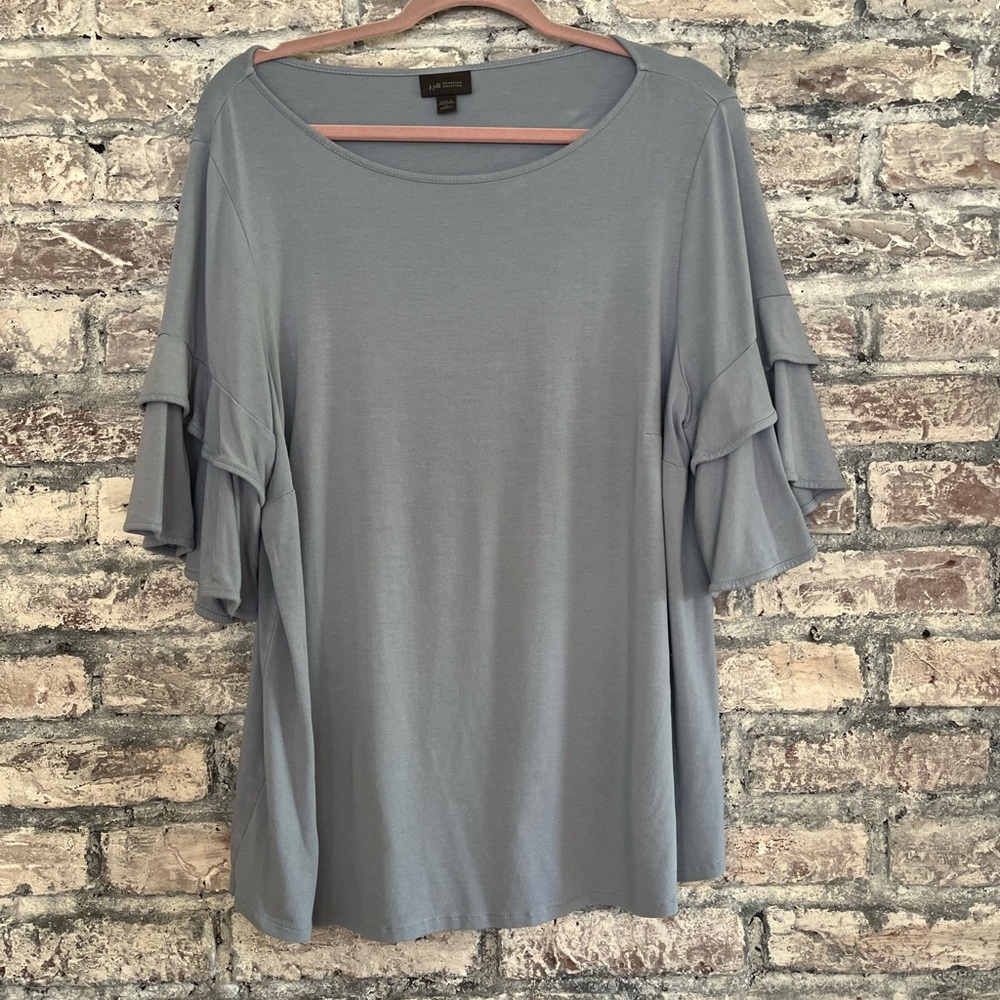 J. Jill Blue Ruffle Sleeve Top super soft smoke and pet free home
